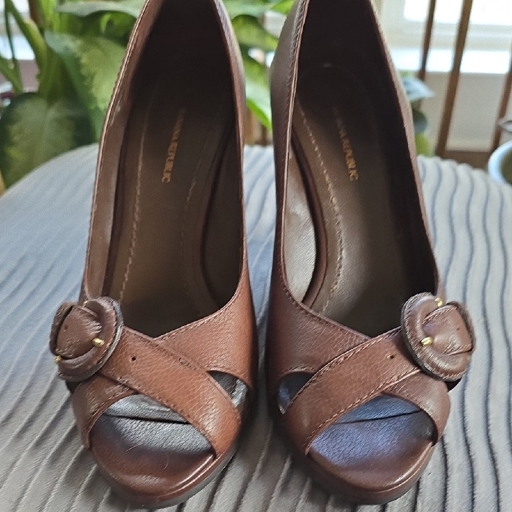 Banana Republic Brown Peep-Toe Heels